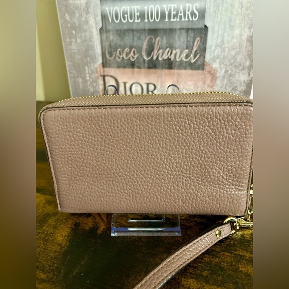 Michael Kors Blush Pink Wristlet Wallet - Picture 2 of 6